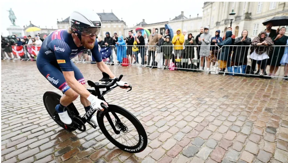 Quinn Simmons bị phạt vì đi chệch làn đường