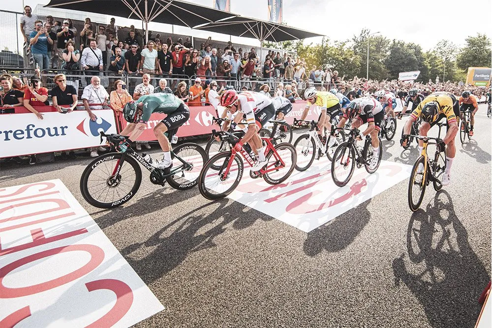 Sam Bennett thắng chặng 2 ảnh 2