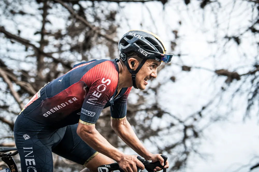 Remco Evenepoel bảo vệ được áo đỏ dù gặp tai nạn ảnh 3