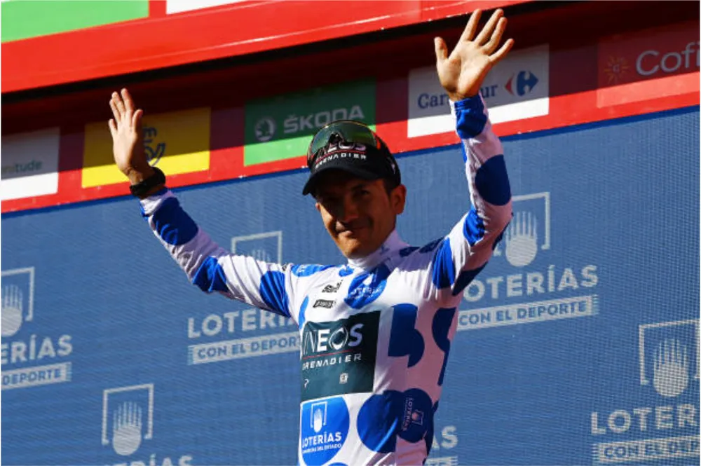 “Vua leo núi” Jay Vine lên xe cứu thương, Remco Evenepoel khẳng định sức mạnh trên đỉnh Alto de Piornal ảnh 5