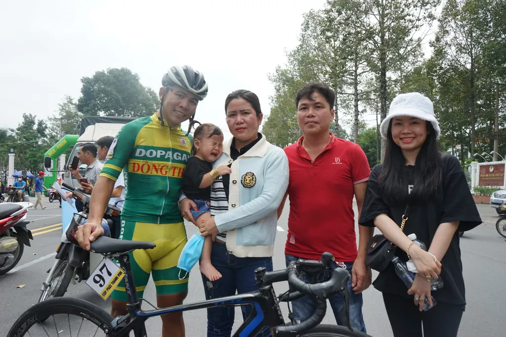 Trần Nhật Duy về nhất chặng 2 chiếm 3 Áo giải xe đạp Nam Kỳ Khởi Nghĩa 2022 ảnh 3