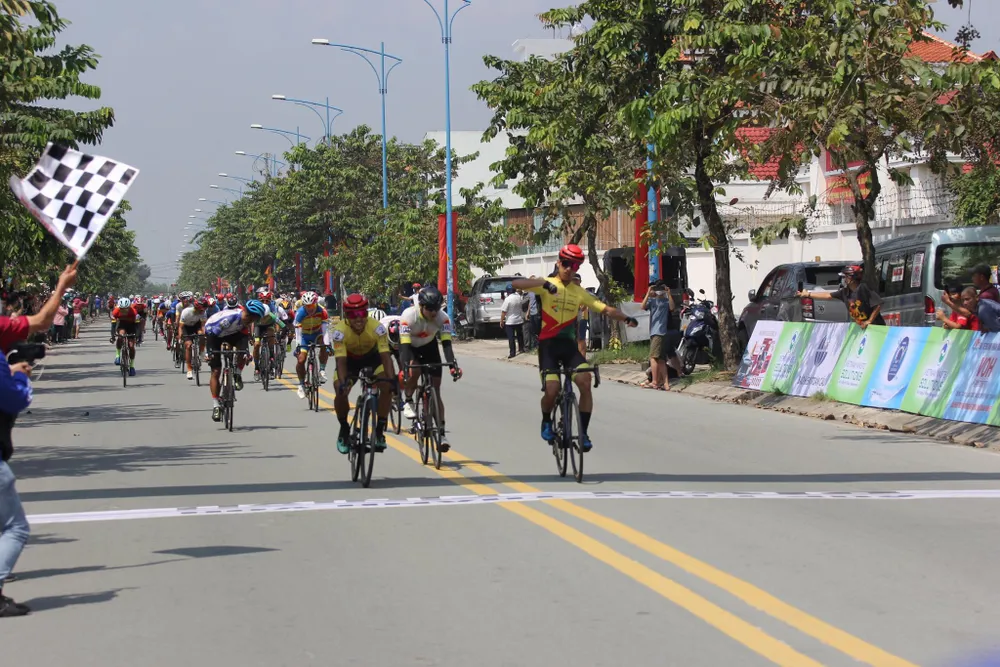 Trần Nhật Duy giành Áo vàng, Áo trắng chung cuộc giải xe đạp Nam Kỳ Khởi Nghĩa 2022 ảnh 2
