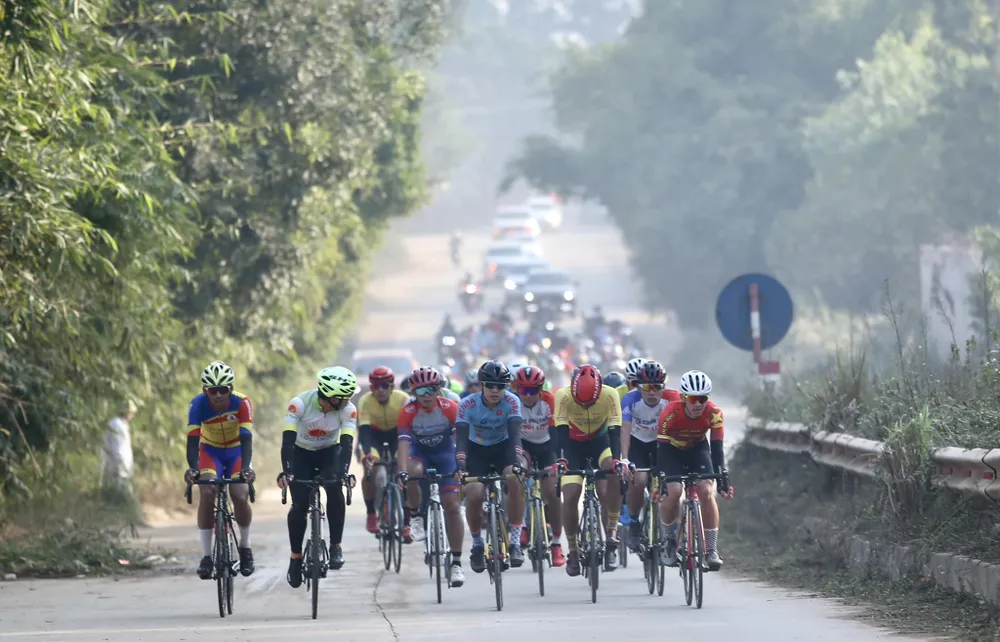 Các tay đua đang so kè lẫn nhau