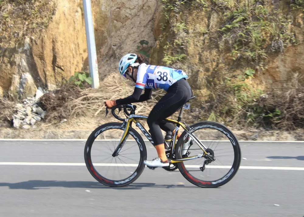 Các tay đua chinh phục đèo lên thị trấn Tam Đảo với độ dốc lớn Các tay đua chinh phục đèo lên thị trấn Tam Đảo với độ dốc lớn