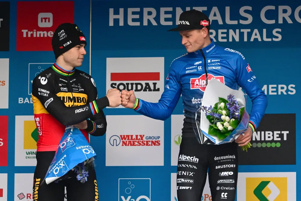 Mathieu van der Poel và Wout van Aert luôn được chú ý ở cuộc đua xe đạp việt dã Mathieu van der Poel và Wout van Aert luôn được chú ý ở cuộc đua xe đạp việt dã