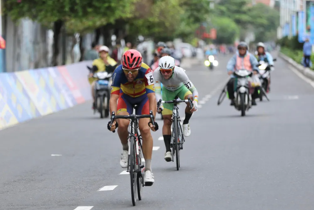 Loic rút thắng Maikin về nhì chặng 4 Loic rút thắng Maikin về nhì chặng 4