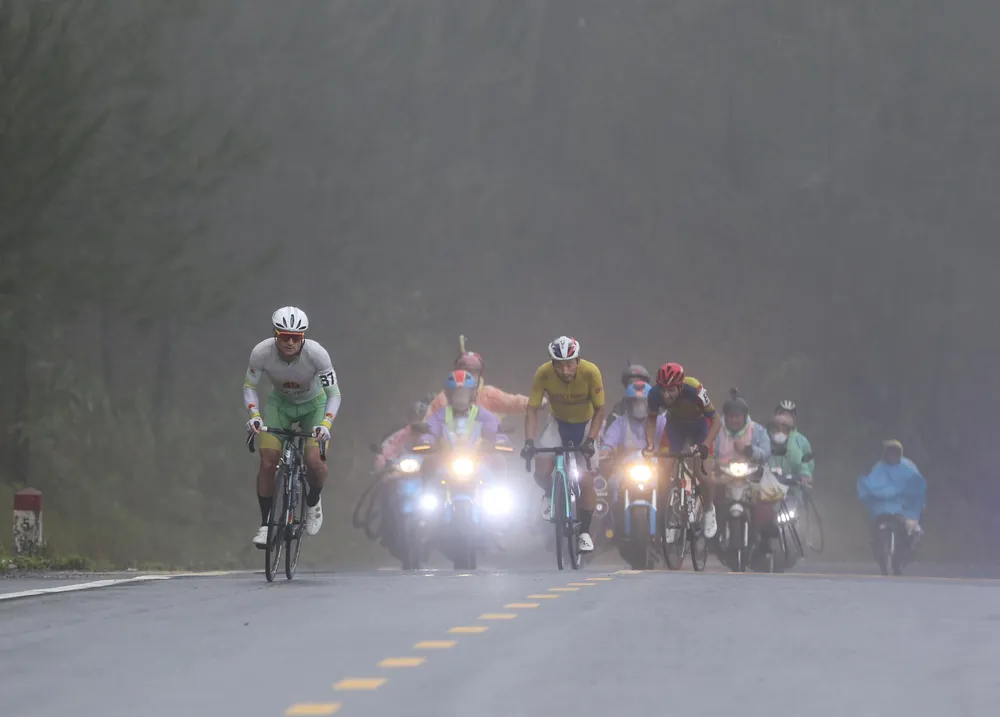 Roman Maikin thắng cả 2 đỉnh đèo giành Áo đỏ Vua leo núi