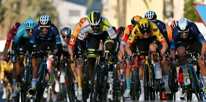 Biniam Girmay tung nước rút