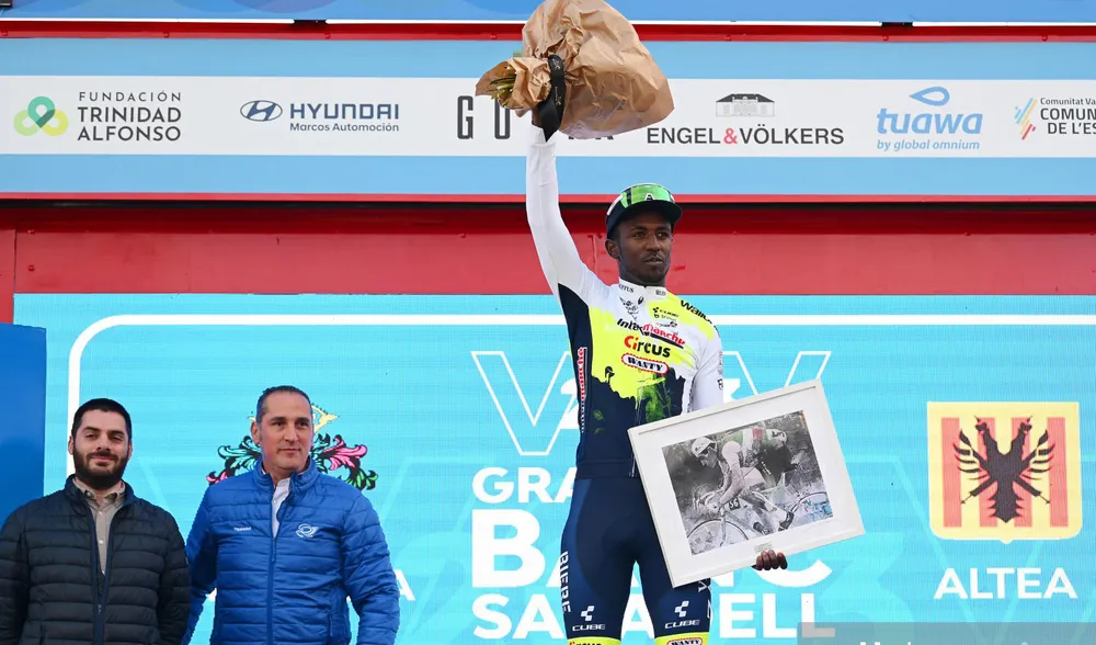 Biniam Girmay là tay đua da màu châu Phi đầu tiên có chiến thắng Grand Tour