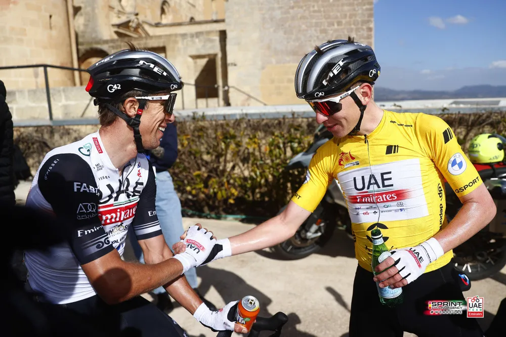 Tadej Pogacar vẫn bảo vệ được áo vàng tổng sắp