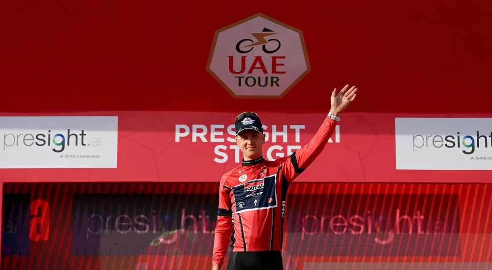 Tim Merlier giành cả áo đỏ lẫn áo xanh sau chặng 1