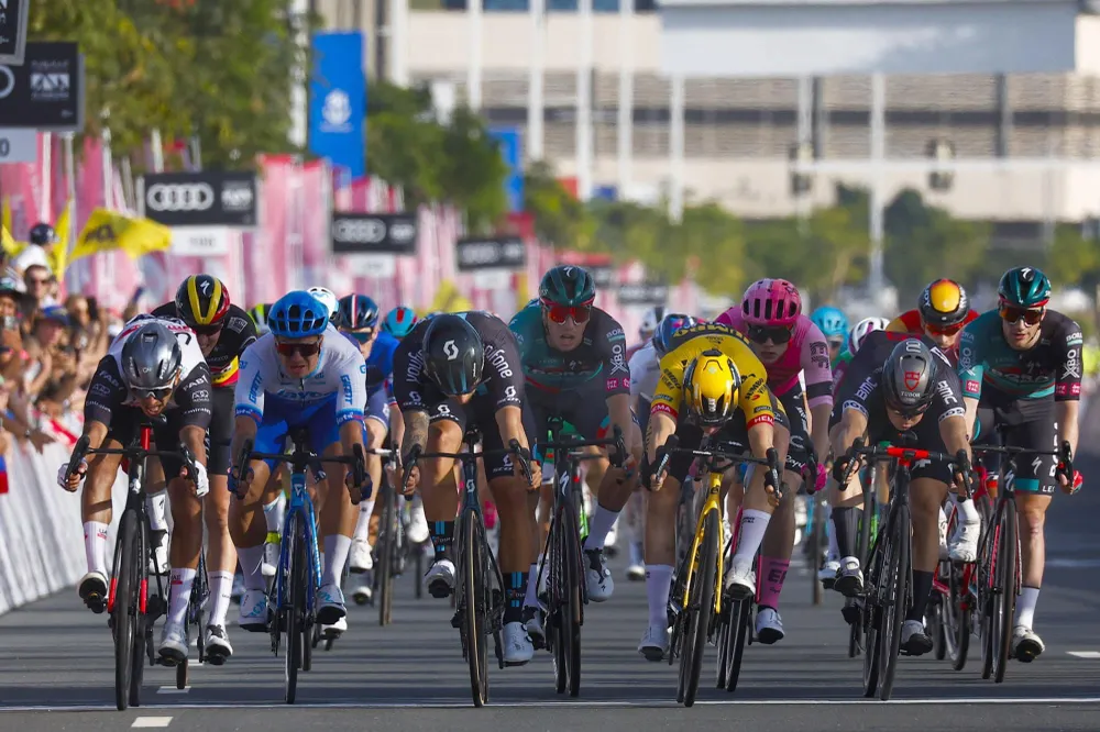 Màn so kè nước rút tại đích đến