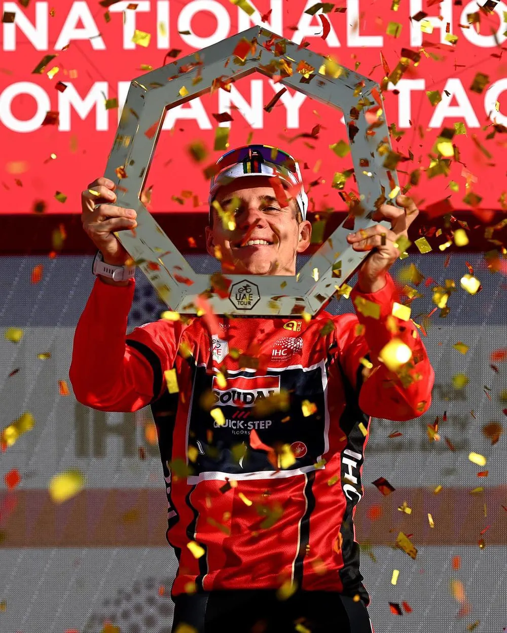 Remco Evenepoel giành áo đỏ chung cuộc Remco Evenepoel giành áo đỏ chung cuộc