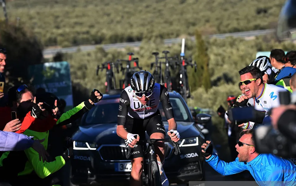 Khó tay đua nào đủ sức ngăn cản Tadej Pogacar trên đường đèo dốc