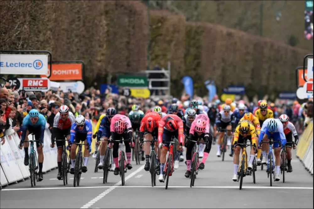 Màn so kè nước rút tại đích đến