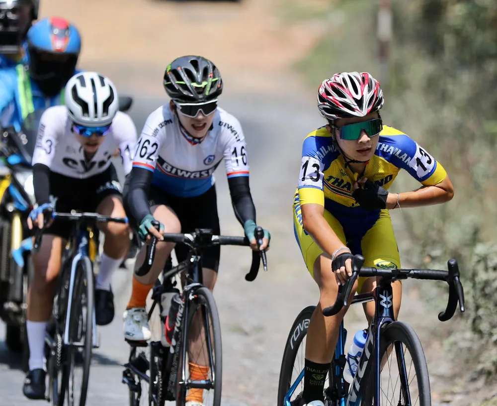 Batriya Chaniporn tấn công ngay sau khi nhập tốp