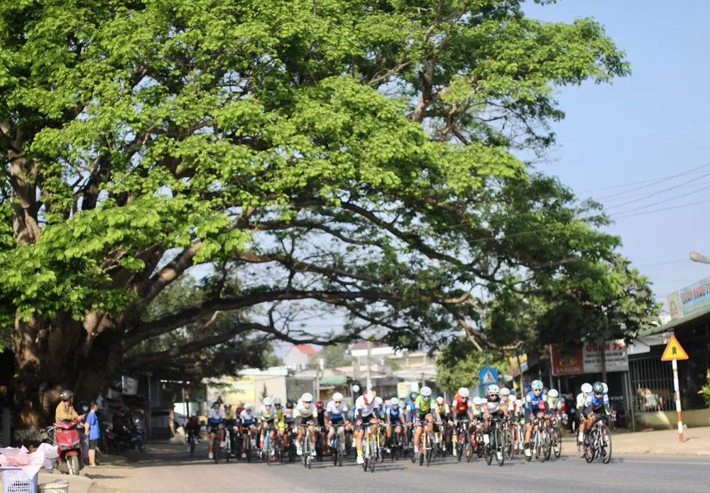 Đoàn đua rời thành phố Bảo Lộc