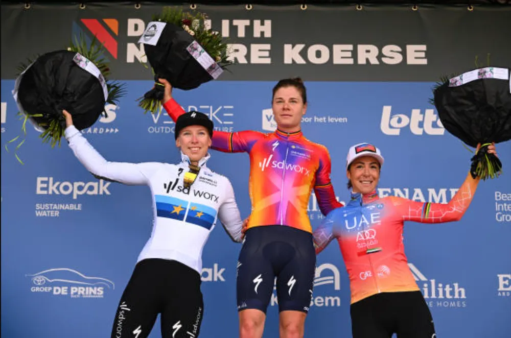 Lotte Kopecky trên bục nhận giải