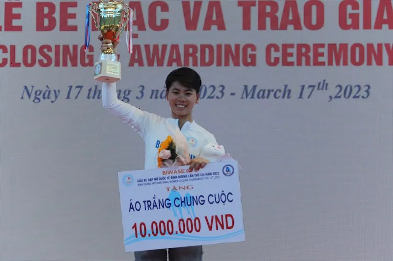 Tài năng trẻ Lâm Thị Thuỳ Dương lần thứ 2 mặc Áo trắng giải