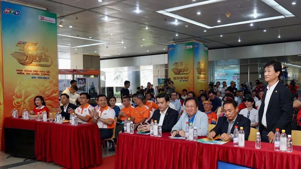 Quang cảnh buổi họp báo. Ảnh: HOÀNG HÙNG