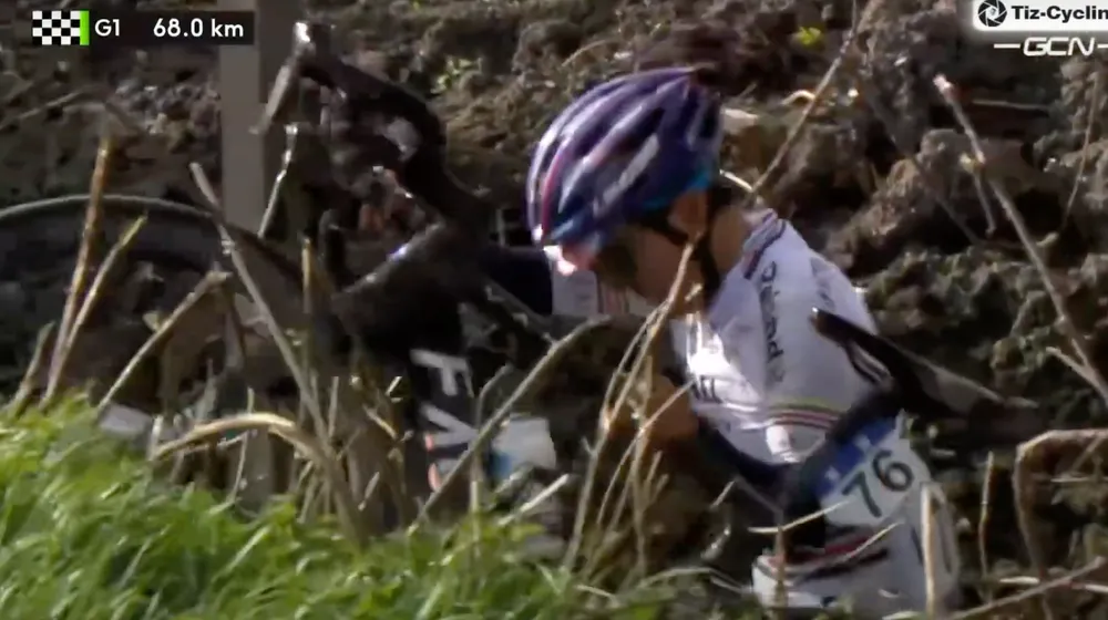 Nguyễn Thị Thật tự đứng dậy Nguyễn Thị Thật tự đứng dậy