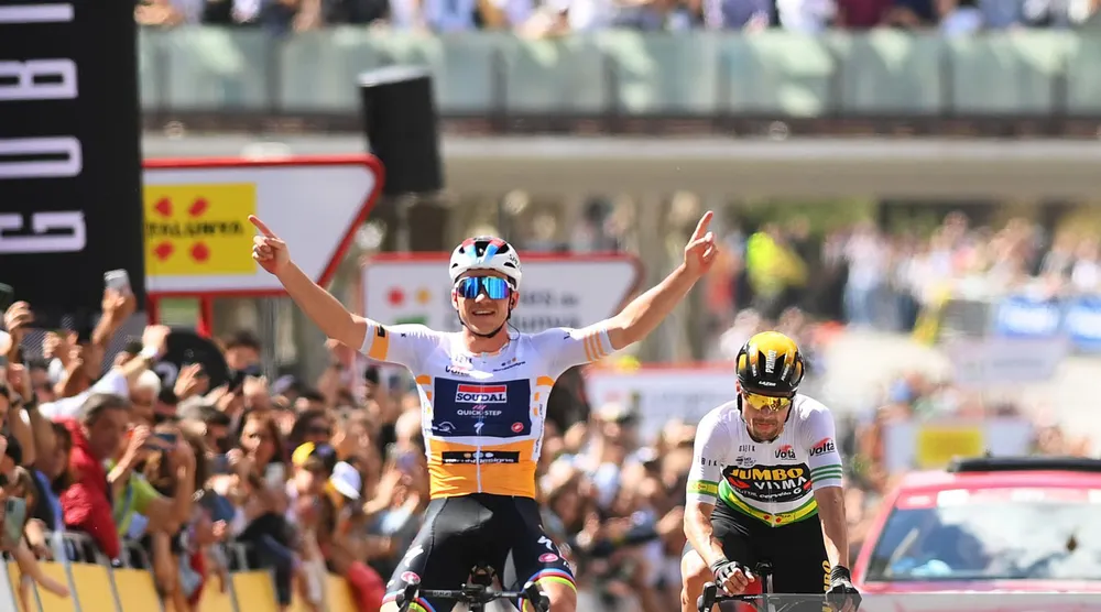 Niềm vui chiến thắng của Remco Evenepoel Niềm vui chiến thắng của Remco Evenepoel