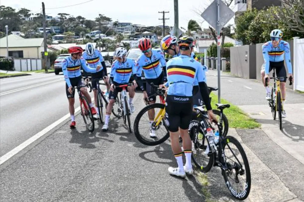 Tập luyện trên đường phố tiềm ẩn nhiều nguy hiểm cho các tay đua chuyên nghiệp