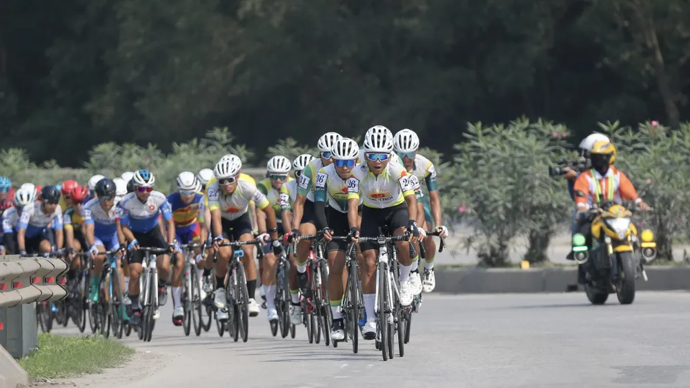 Đội An Giang đang kiểm soát tốc độ đường đua