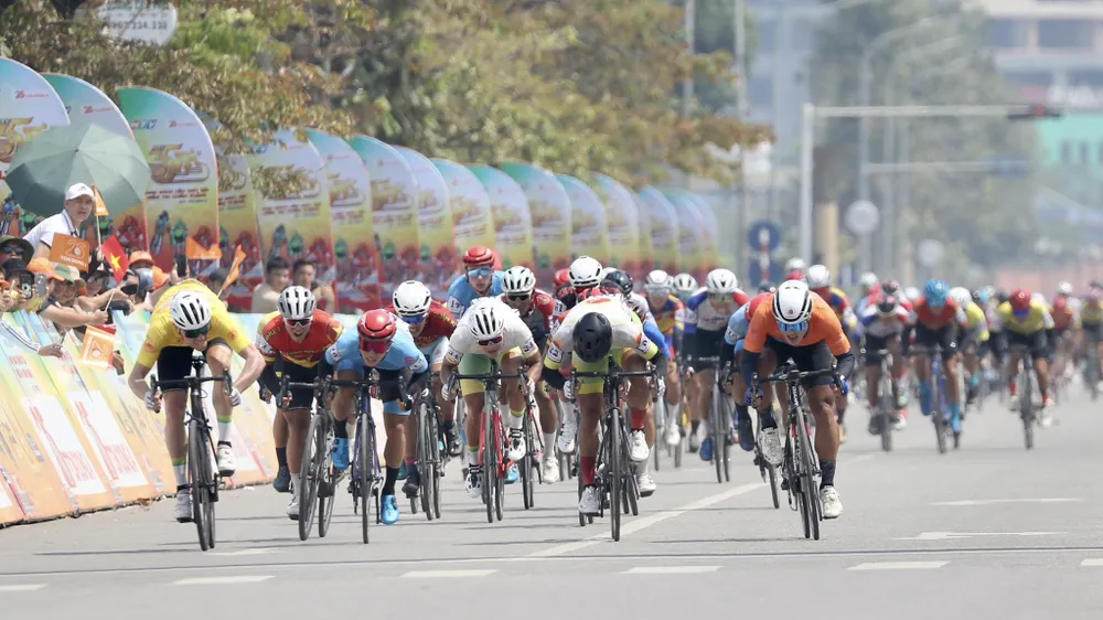 Màn so kè tốc độ ở đích đến