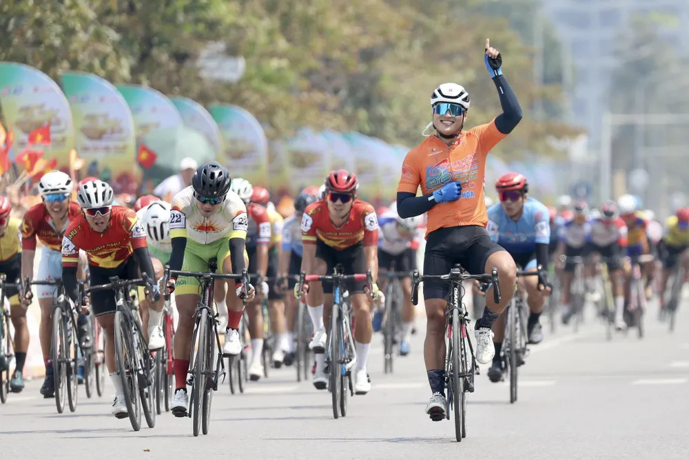 Trần Tuấn Kiệt lại có cơ hội ăn mừng chiến thắng. Ảnh: HOÀNG HÙNG