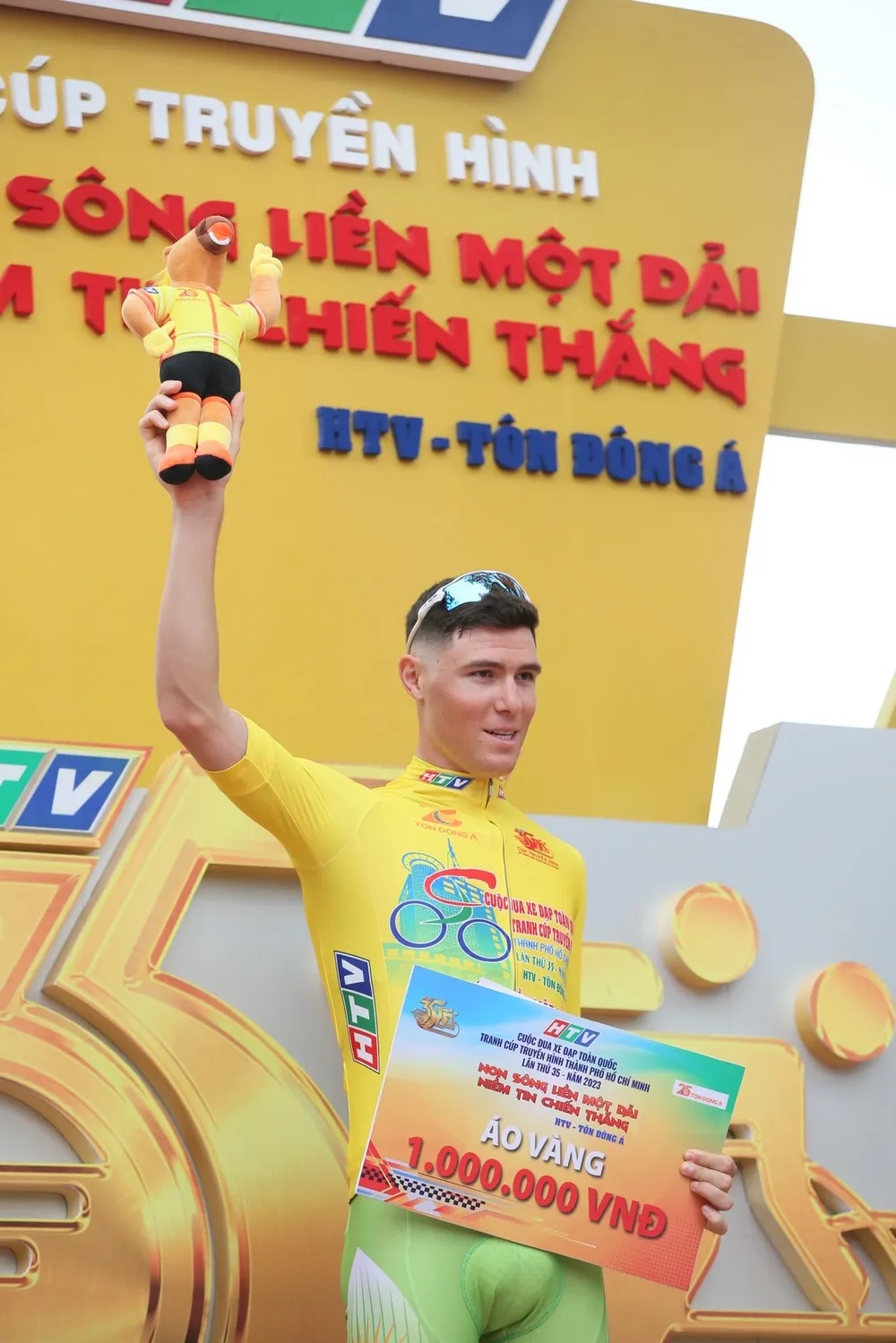 Petr Rikunov vẫn giữ Áo vàng sau 6 chặng