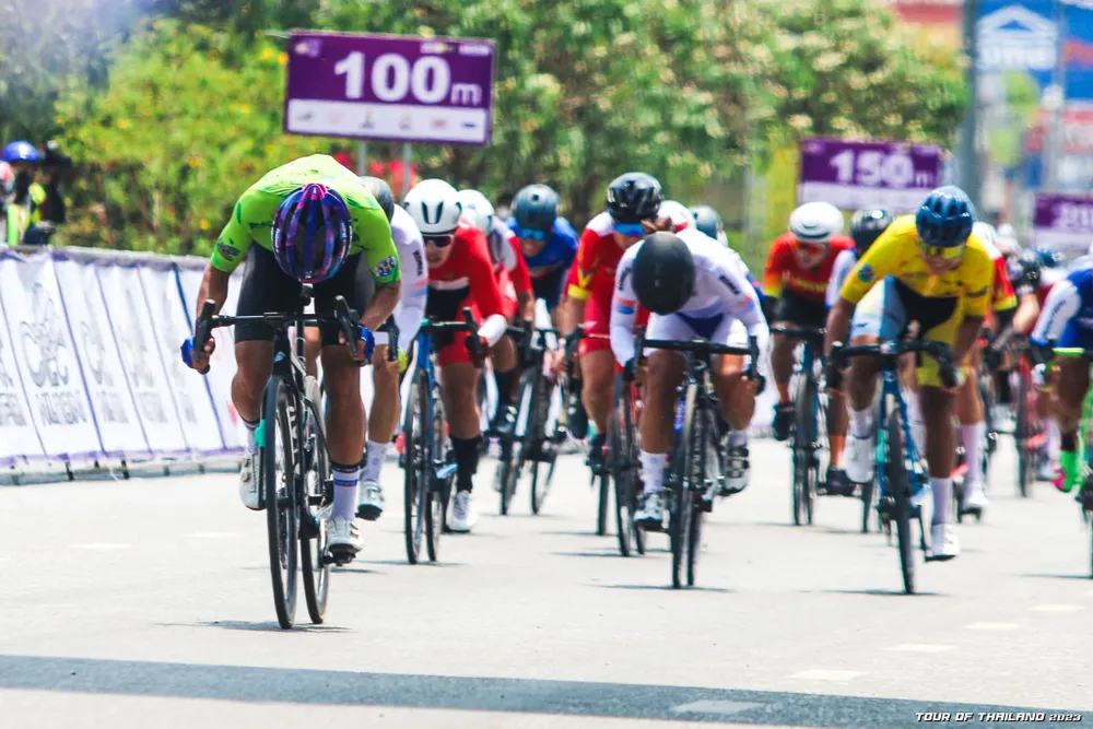 Nguyễn Thị Thật luôn thắng trong các pha nước rút để mặc Áo xanh