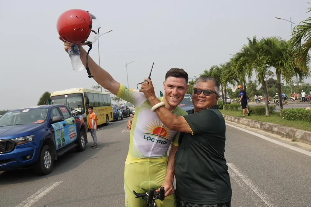 HLV Lê Thành Liêm vui mừng cùng Petr Rikunov