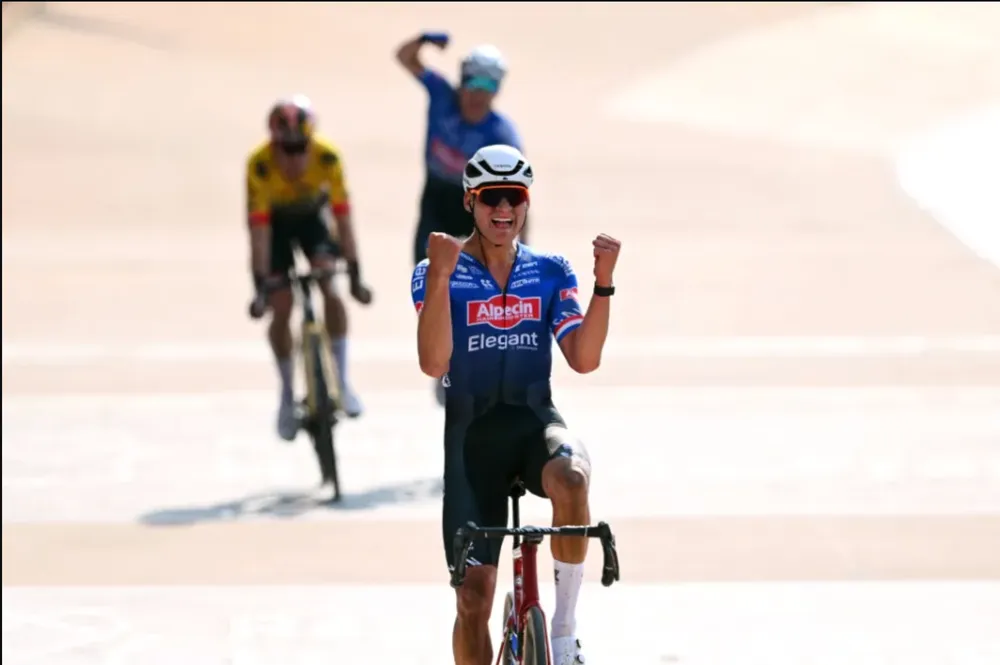 Mathieu van der Poel chiến thắng Paris-Roubaix 2023 Mathieu van der Poel chiến thắng Paris-Roubaix 2023