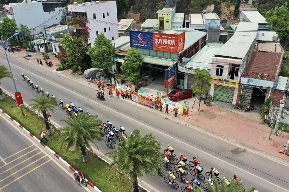 Dàn máy kéo An Giang đang tăng tốc bắt nhóm đầu