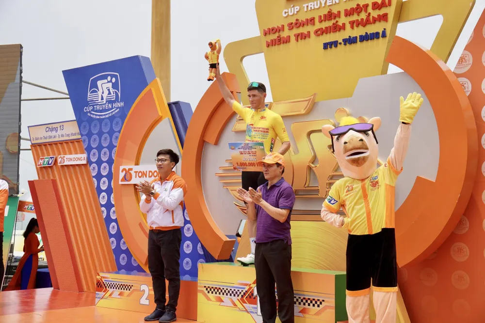 Petr Rikunov lần thứ 13 mặc chiến Áo vàng