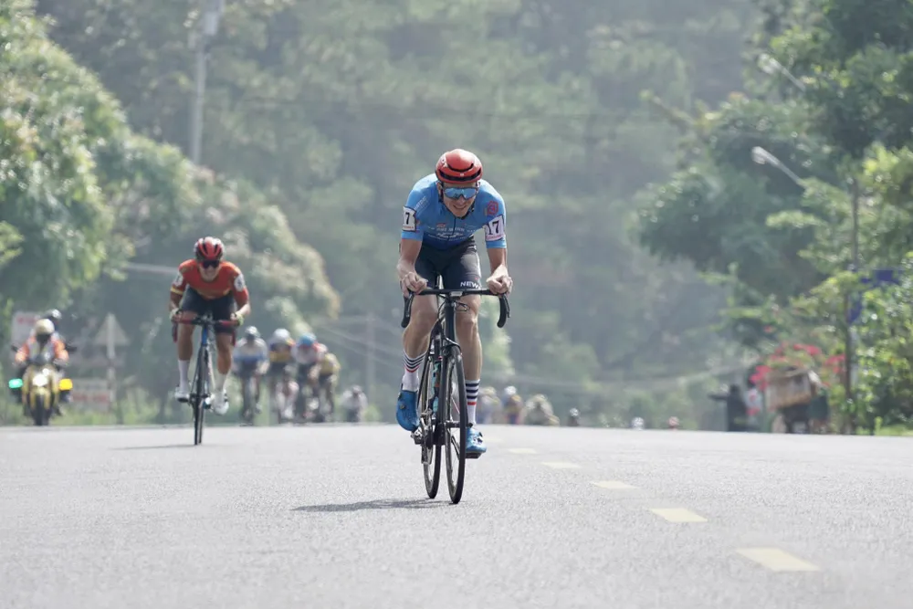 Pha tấn công của Vladislav Duiunov. Ảnh: HOÀNG HÙNG