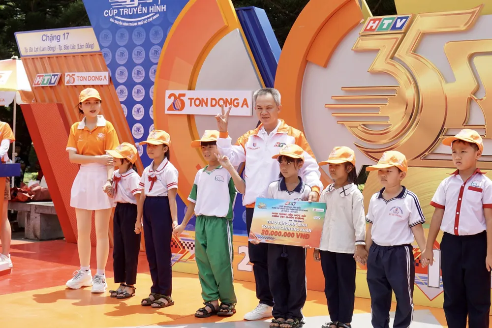 BTC trao quà cho các trẻ em nghèo có hoàn cảnh khó khăn