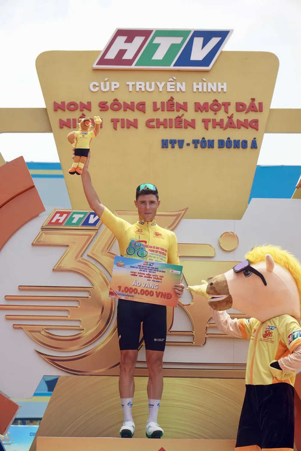 Petr Rikunov tiếp tục giữ Áo vàng từ chặng 1 đến nay