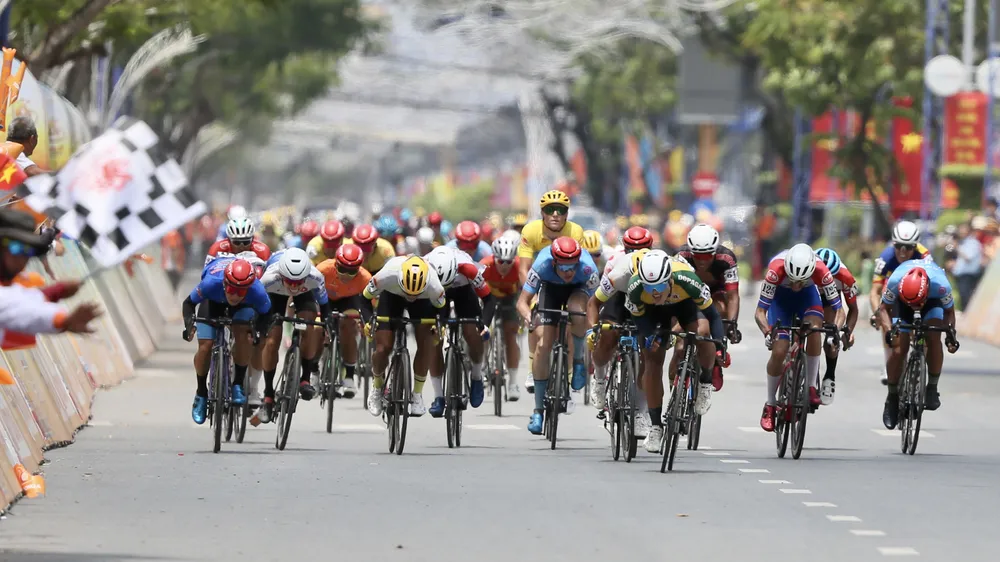 Màn so kè nước rút tại đích đến