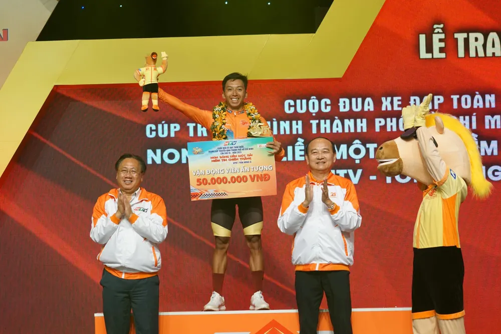 Nguyễn Thắng mặc Áo cam cho tay đua Việt Nam xuất sắc nhất