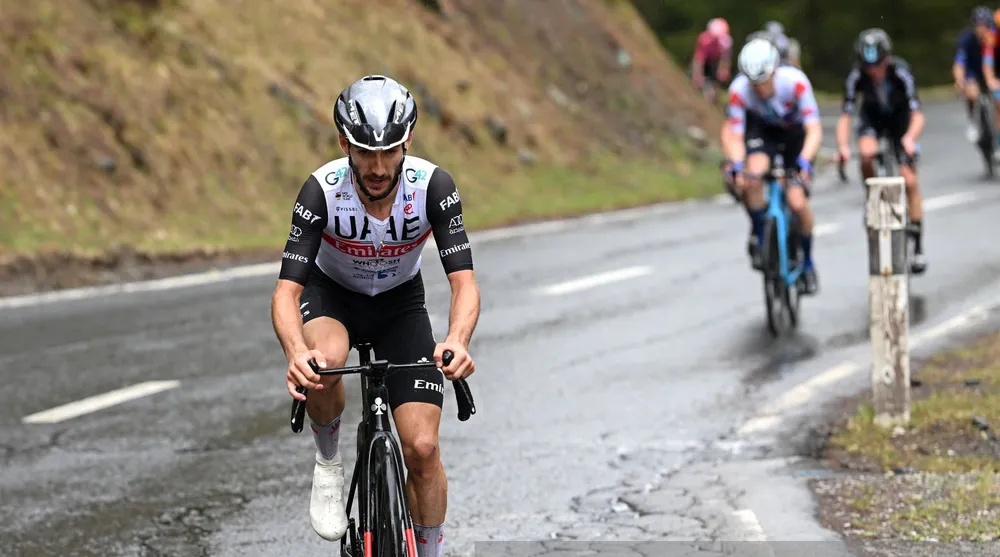 Adam Yates tấn công thoát đi