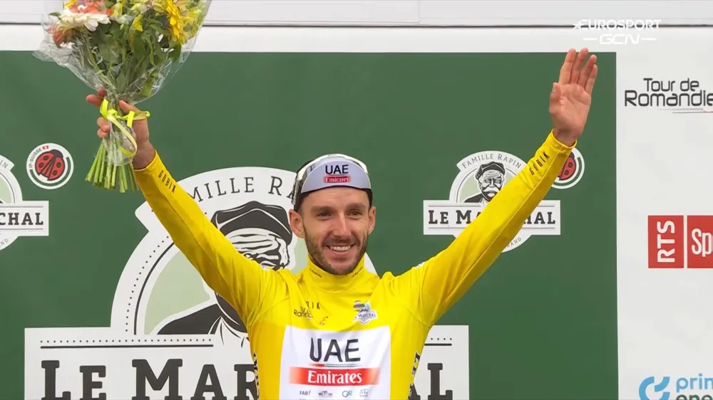 Adam Yates mặc áo vàng chung cuộc