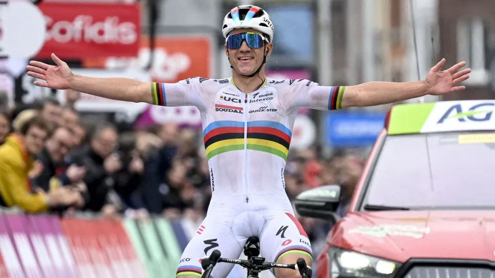 Remco Evenepoel cũng gặp khó tại Giro d’Italia