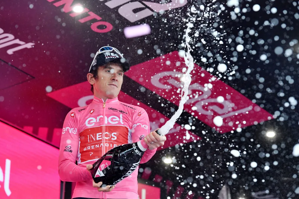 Geraint Thomas bảo vệ được áo hồng tổng sắp
