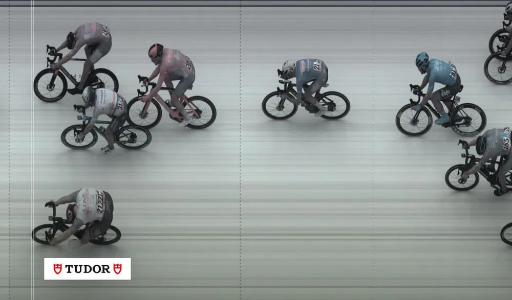 Pascal Ackerman có chiến thắng chỉ vài cm