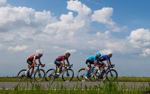 Nhóm 4 tay đua thoát đi lúc đầu