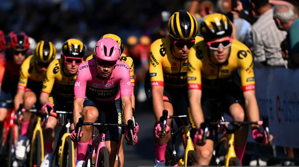 Các tay đua Jumbo Visma bảo vệ Primoz Roglic