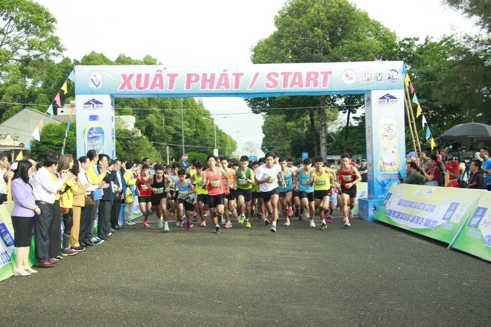 Bình Phước tổ chức rất thành công giải Việt dã leo núi Bà Rá