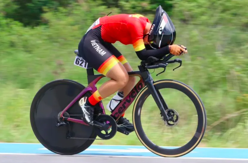 Nguyễn Thị Bé Hồng mang chiếc HCV đầu tiên về cho đội tuyển xe đạp Việt Nam